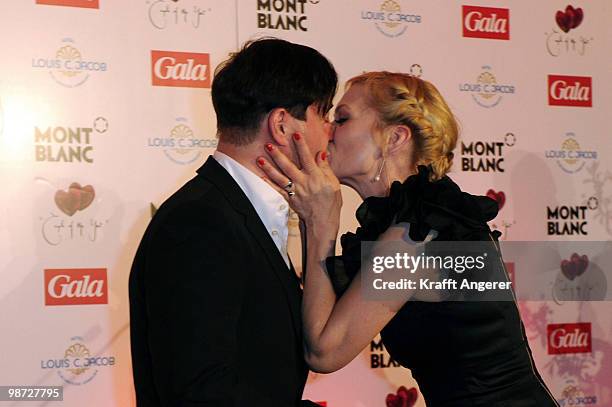 Actress Anna Loos-Liefers and actor Jan-Josef Liefers kiss at the GALA Couple of the Year Event on April 28, 2010 in Hamburg, Germany.