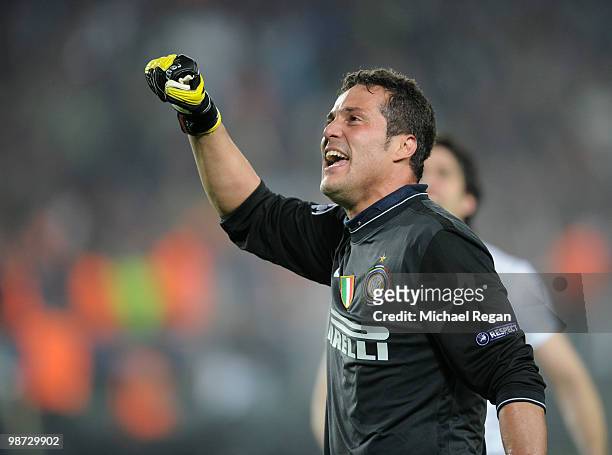Julio Cesar of Inter Milan celebrates on the final whistle during the UEFA Champions League Semi Final Second Leg match between Barcelona and Inter...