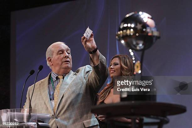 Conmebol's General Secretary General Eduardo de Luca shows a stripe with a team name during the draw of the 2010 Nissan Sudamericana Cup at Conmebol...