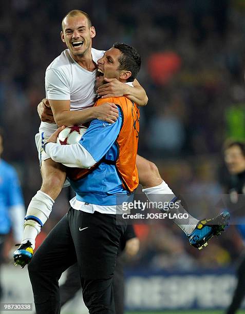 Inter Milan's Dutch forward Wesley Sneijder and Italian defender Marco Materazzi celebrate after winning the UEFA Champions League semi-final second...