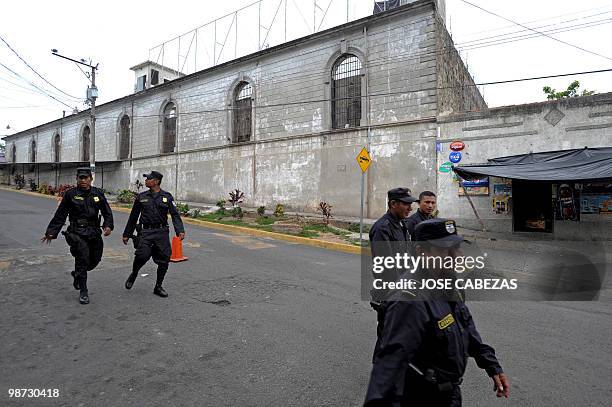 Salvadorean policemen patrol the surroundings of the penitentiary after three hand granedes exploded inside the jail, in the town of Cojutepeque, 40...