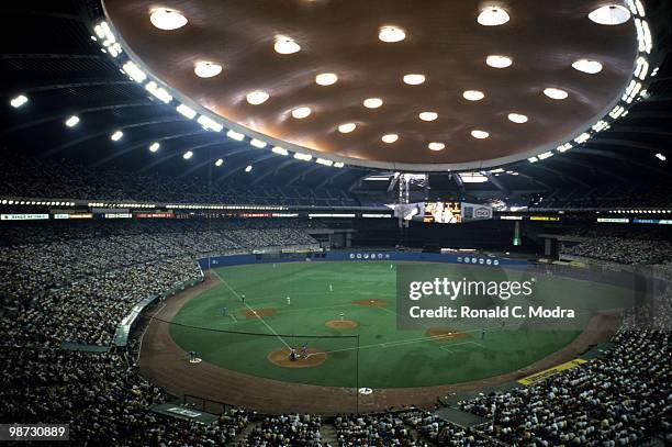 General view as the Montreal Expos play a MLB game against the Chicago Cubs at Olympic Stadium in April 1987 in Montreal, Quebec, Canada. (Photo by...