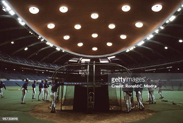General view as the Montreal Expos take batting practice before a MLB game against the Chicago Cubs at Olympic Stadium in April 1987 in Montreal,...