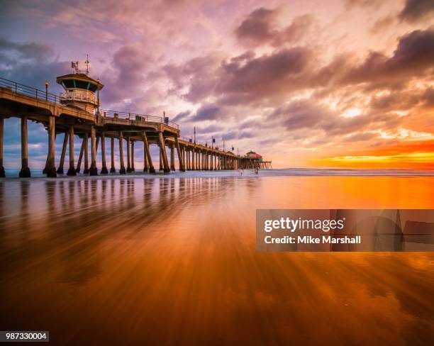 don't worry about a thing, cause every little thing is going to be alright. - huntington-beach-californië stockfoto's en -beelden
