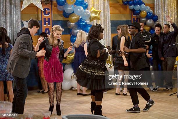 Dance Off" - Teddy and Ivy go on a double date to the school dance with Spencer and Emmett. However, Spencer and Emmett have a dance-off that turns...