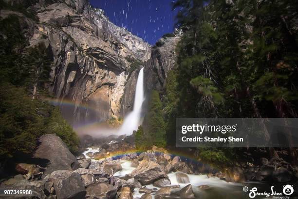 moonbow in yosemite national park - moonbow 個照片及圖片檔