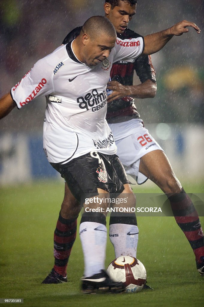 Brazilian Flamengo's Romulo (R) vies for