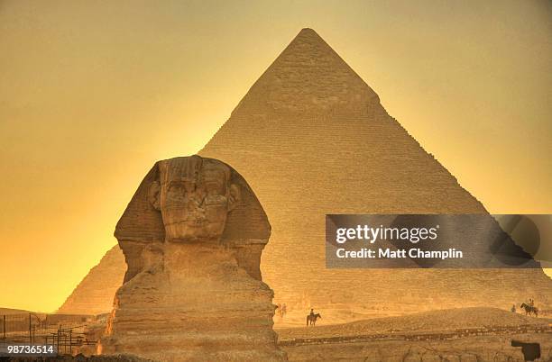 the giza sphinx at sunset - sphinx stock pictures, royalty-free photos & images