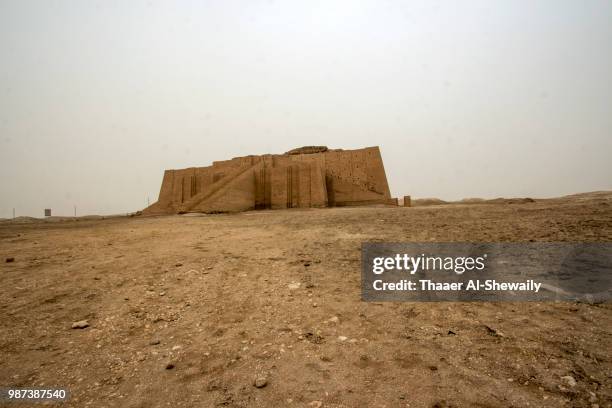 ziggurat of ur - ziggurat of ur stock-fotos und bilder