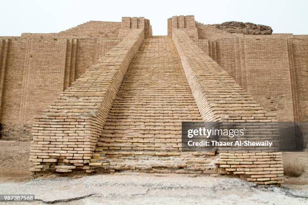 ziggurat of ur - ziggurat of ur imagens e fotografias de stock