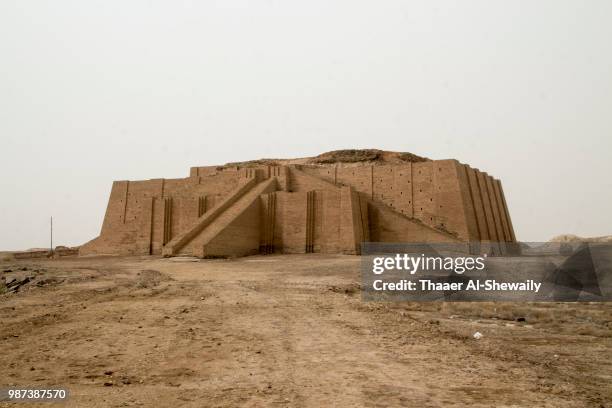 ziggurat of ur - ziggurat of ur imagens e fotografias de stock