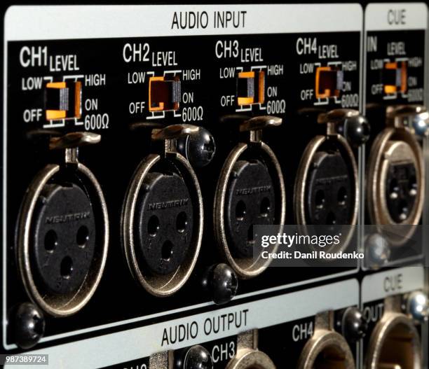 xlr inputs - tomada de ligação à rede imagens e fotografias de stock