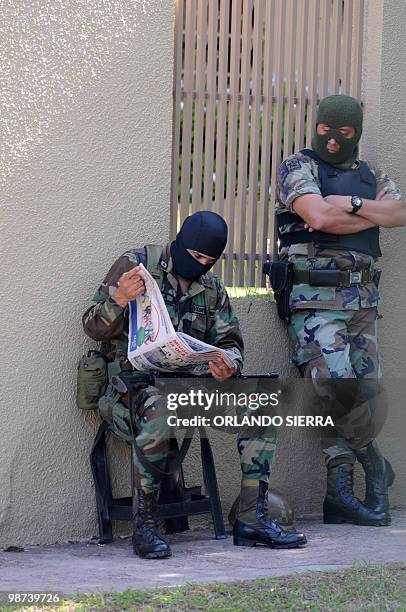 Honduran soldiers stand guard in front of Brazil's embassy in Tegucigalpa on October 01, 2009. Hopes rose Thursday for dialogue between deposed...