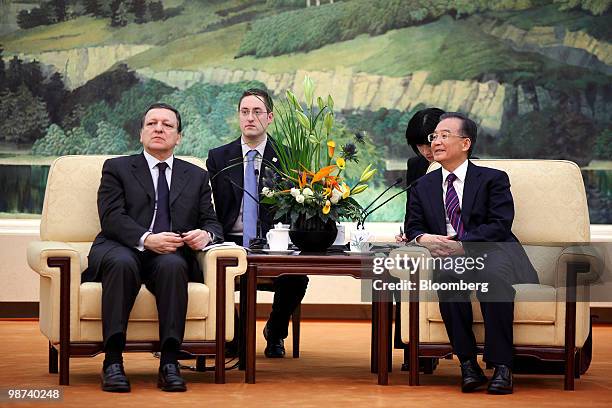 Jose Manuel Barroso, president of the European Commission, left, sits with Wen Jiabao, China's premier, right, during their meeting in the Great Hall...