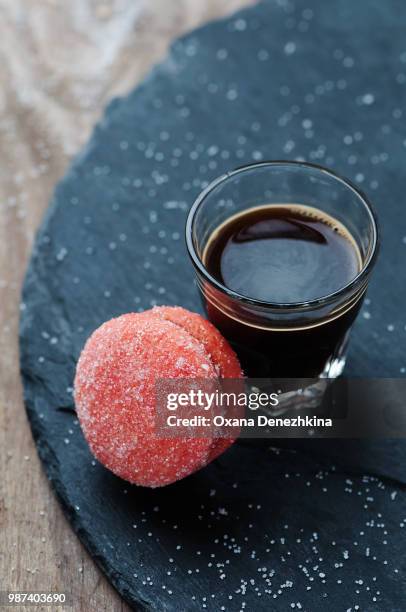 traditional italian cookie pesca - pesca stockfoto's en -beelden