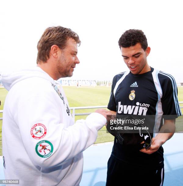 Actor Russell Crowe talks to Pepe of Real Madrid during a visit to Valdebebas on April 29, 2010 in Madrid, Spain.