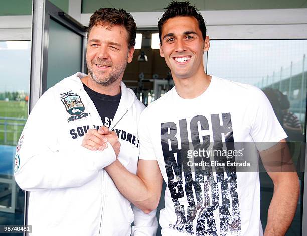 Actor Russell Crowe poses with Alvaro Arbeloa of Real Madrid during a visit to Valdebebas on April 29, 2010 in Madrid, Spain.