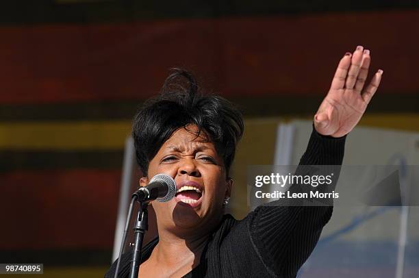 Anita Baker performs on stage at the New Orleans Jazz and Heritage Festival on April 25, 2010 in New Orleans, Louisiana.