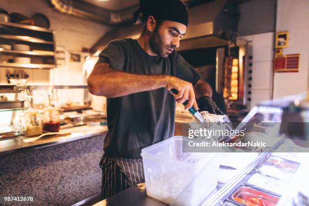 in der küche - kebab stock-fotos und bilder