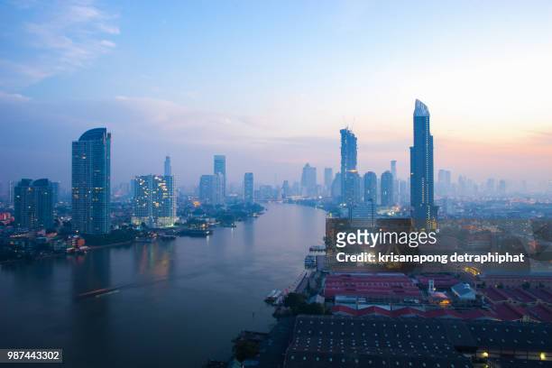 city scapes in bangkok. - emerald city stock pictures, royalty-free photos & images