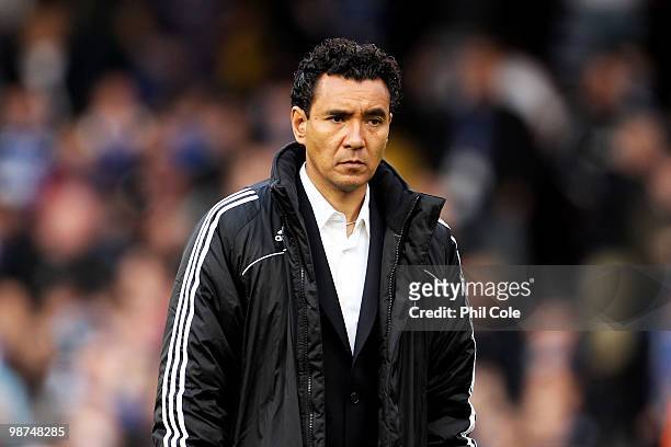 Head coach Ricardo Moniz of HSV looks on prior to the UEFA Europa League Semi-Final 2nd leg match between Fulham and Hamburger SV at Craven Cottage...