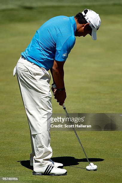 Andres Romero of Argentina hits a putt during the first round of the 2010 Quail Hollow Championship at the Quail Hollow Club on April 29, 2010 in...