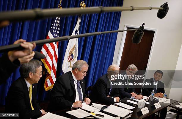 Vice President Joe Biden leads a Recovery Act implementation cabinet meeting with Energy Secretary Stephen Chu, Director for Implementation of the...