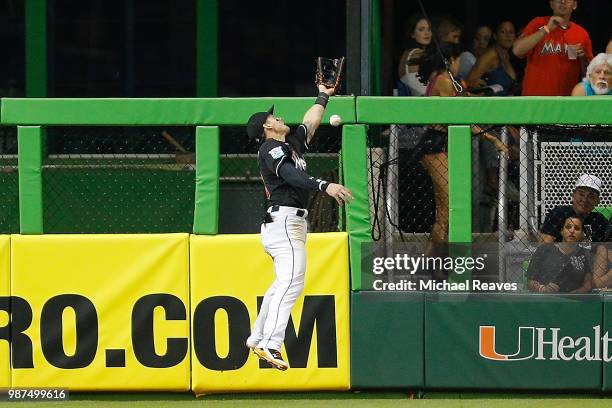 Flyball goes just outside the reach of Derek Dietrich of the Miami Marlins against the New York Mets at Marlins Park on June 29, 2018 in Miami,...