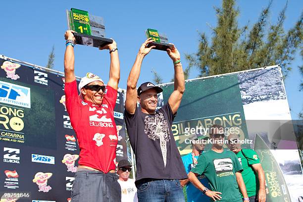 Finalists Jadson Andre of Brazil and Kelly Slatrer of the United States of America during the 2010 Santa Catarina Pro on April 29, 2010 in Santa...