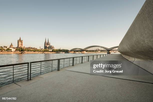 cologne at sunrise - geländer stock-fotos und bilder