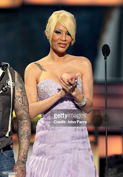 Siunger Ivy Queen speaks onstage at the 2010 Billboard Latin Music Awards at Coliseo de Puerto Rico José Miguel Agrelot on April 29, 2010 in San...