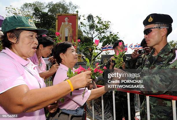 Armv On Roses 1,250 Rosas Army Stock Photos, High-Res Pictures, and Images - Getty Images