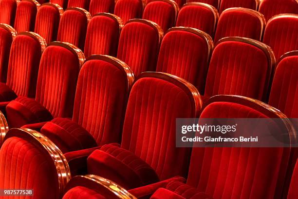 the chairs - cinema seats stockfoto's en -beelden