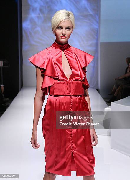 Model walks the runway wearing Vianet Cobarrubias during the Elle Mexico Disena 2010 Vianet Cobarrubias at Museo Interactivo De Economia on April 28,...