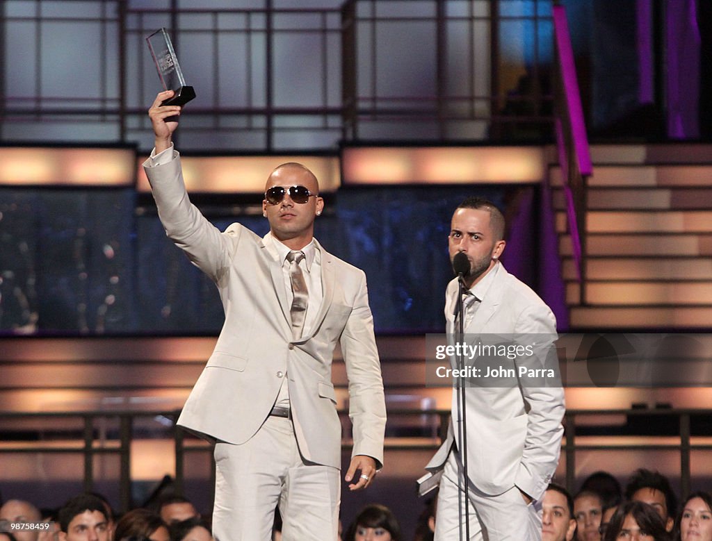 Juan Luis Morera Luna and Llandel Veguilla Malavé Salazar of Wisin y
