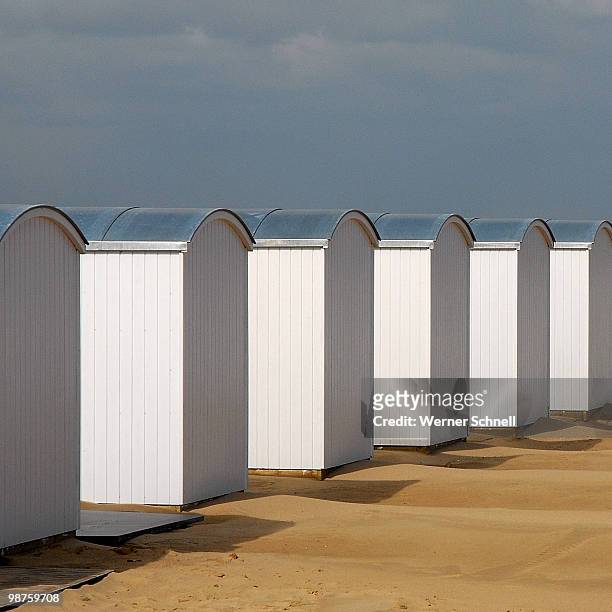 beach huts in knokke, belgium - schnell stock pictures, royalty-free photos & images