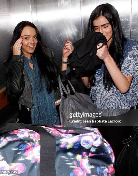 Lindsay Lohan and Ali Lohan arrive at LAX airport on April 29, 2010 in Los Angeles, California.