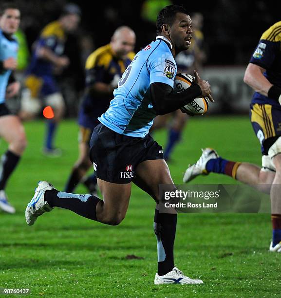 Kurtley Beale of the Waratahs breaks through the defence during the round 12 Super 14 match between the Highlanders and the Waratahs on April 30,...
