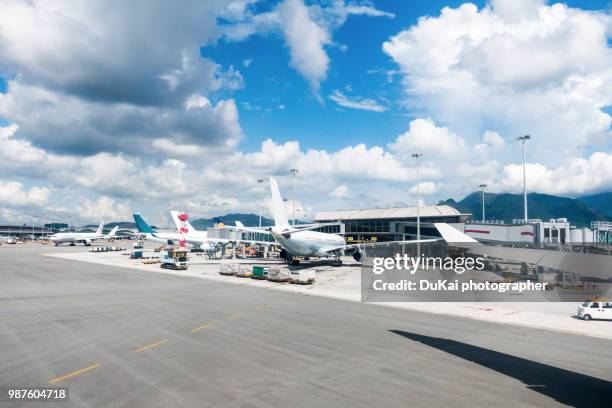 hong kong international airport - taxiway 個照片及圖片檔