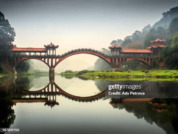 leshan giant buddha bridge - leshan - fotografias e filmes do acervo