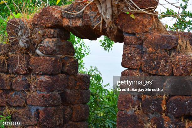 chapora fort, goa - chapora fort stock pictures, royalty-free photos & images
