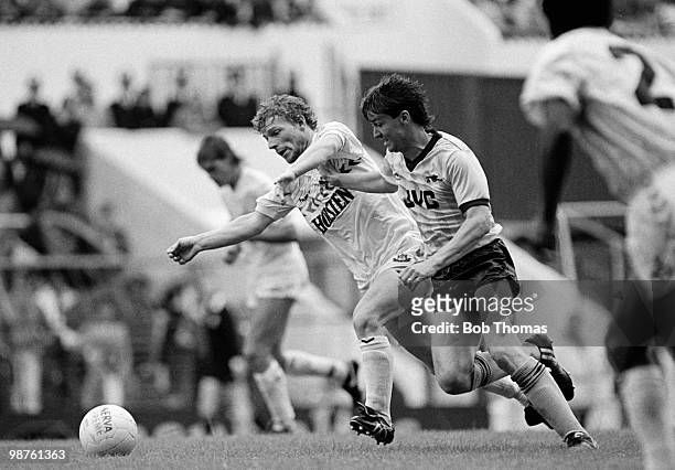 Mike Hazard of Tottenham Hotspur and Steve Williams of Arsenal challenge for the ball during the Glenn Hoddle Testimonial match held at White Hart...
