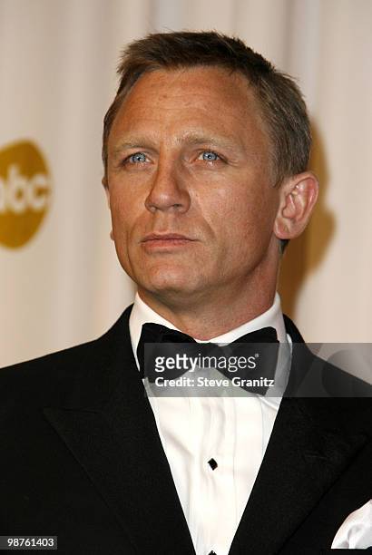 Daniel Craig, presenter Best Art Direction