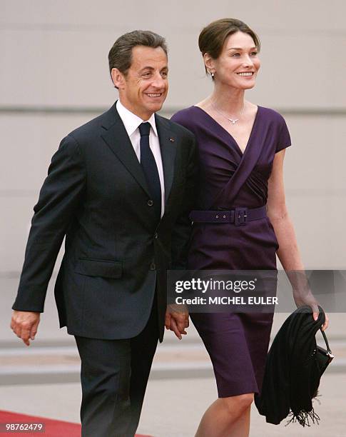 Fench President Nicolas Sarkozy and his wife Carla Bruni-Sarkozy, arrive to attend a welcome ceremony for Shanghai's Expo at the International...