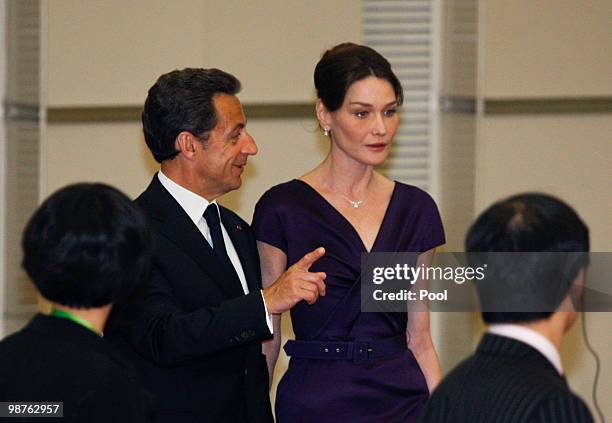 French President Nicolas Sarkozy and his wife Carla Bruni-Sarkozy walk together at a welcome ceremony for foreign leaders before the Opening Ceremony...
