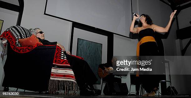 Mexican singer Chavela Vargas and Argentinian singer La Negra Chagra during the presentation of the album ?Por Mi Culpa? at Estacion Indianilla...