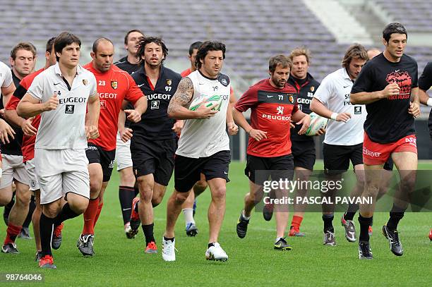 Toulouse's David Skrela , Clement Poitrenaud , Byron Kelleher , Jean Baptiste Elissalde and Jean Bouilhou run during a training session on April 30,...