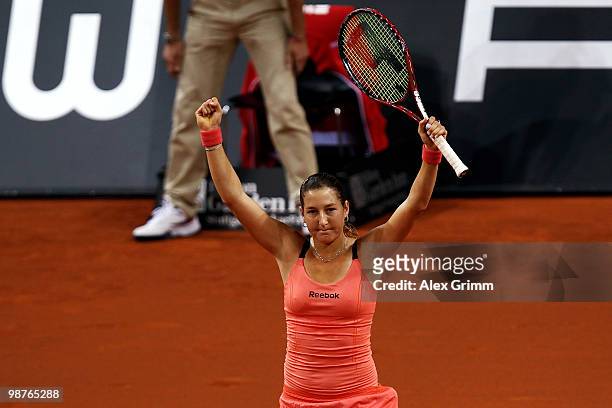 Shahar Peer of Israel celebrates after winning her quarter final match against Dinara Safina of Russia at day five of the WTA Porsche Tennis Grand...