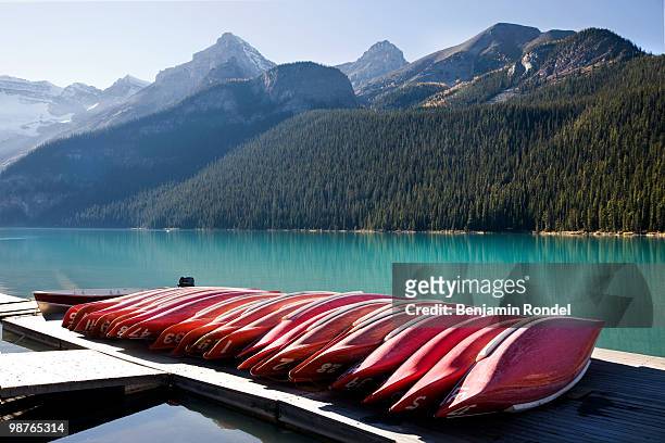 rental canoes on lake louise - benjamin rondel stock pictures, royalty-free photos & images