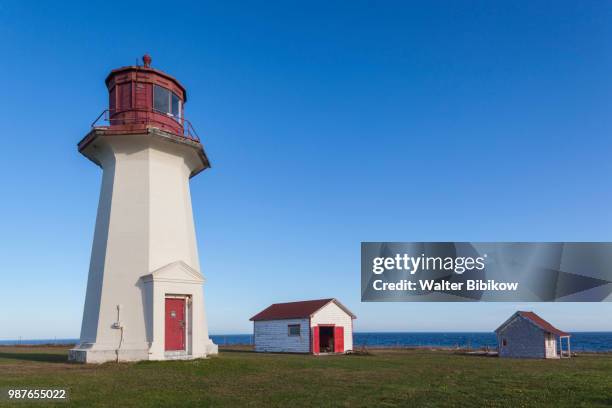 quebec, gaspe peninsula, cap-d'espoir, cap-d'espoir lighthouse - gaspe peninsula stock pictures, royalty-free photos & images